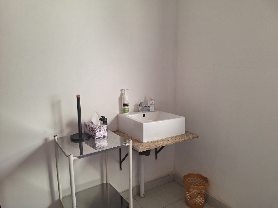 To Let Commercial Property for Rent in Eldoraigne Gauteng