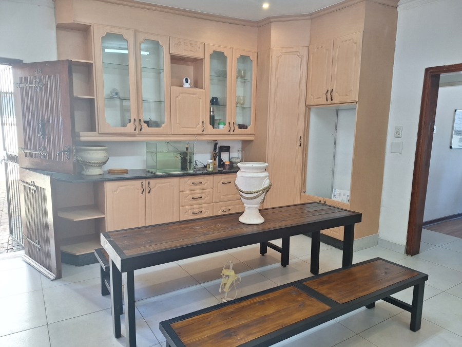 To Let Commercial Property for Rent in Eldoraigne Gauteng