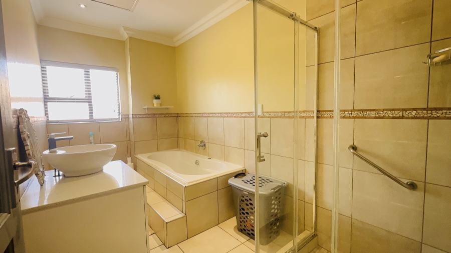 4 Bedroom Property for Sale in Helderwyk Gauteng