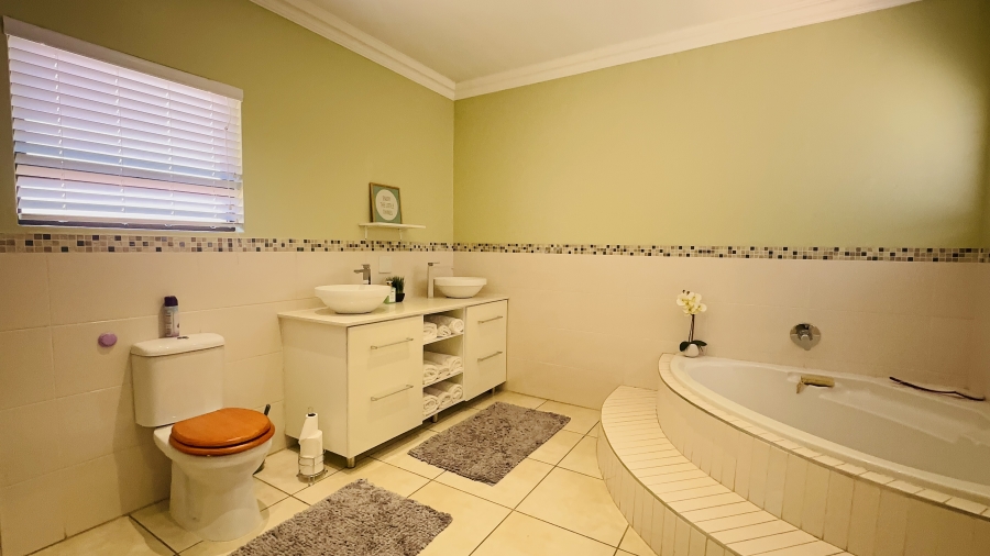 4 Bedroom Property for Sale in Helderwyk Gauteng