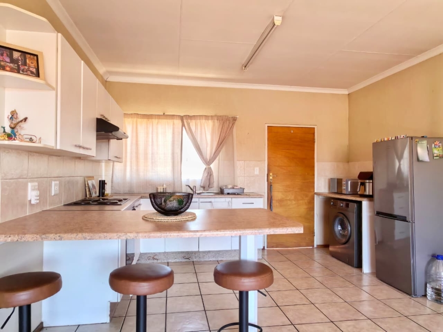 To Let 2 Bedroom Property for Rent in Weltevreden Park Gauteng