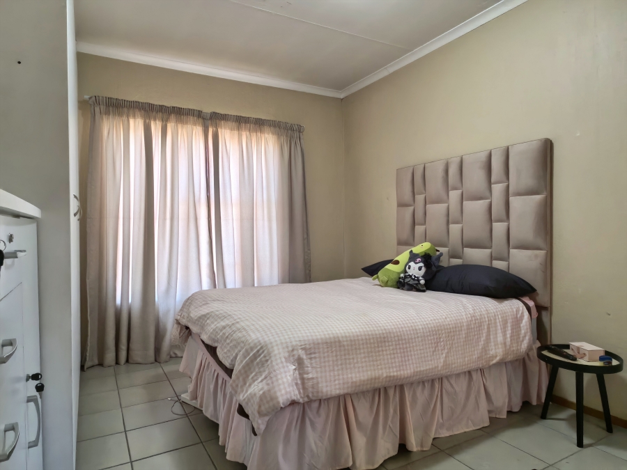 To Let 2 Bedroom Property for Rent in Weltevreden Park Gauteng