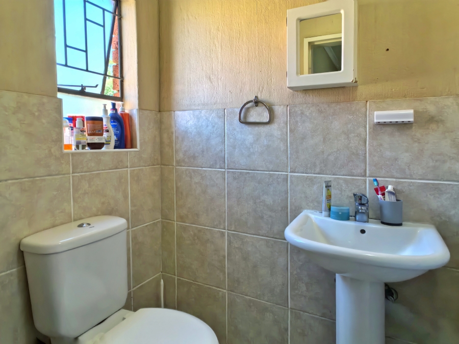 To Let 2 Bedroom Property for Rent in Weltevreden Park Gauteng
