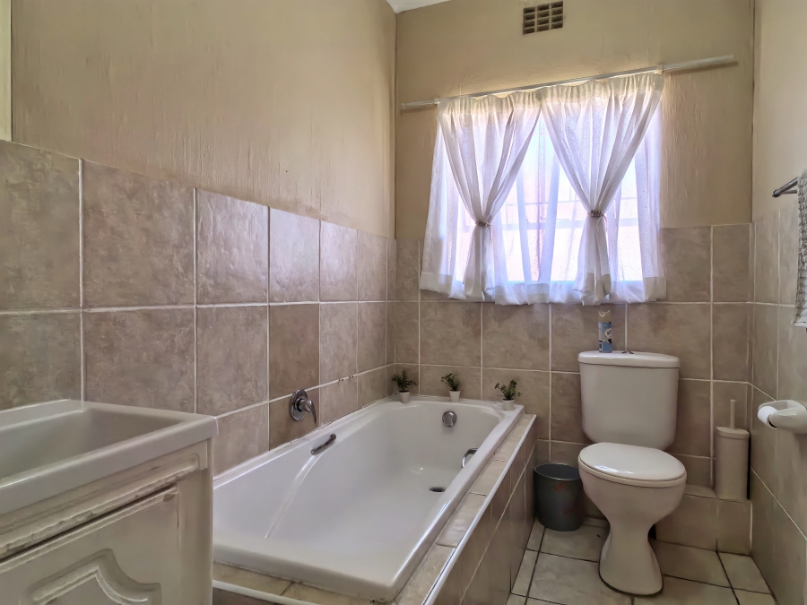 To Let 2 Bedroom Property for Rent in Weltevreden Park Gauteng