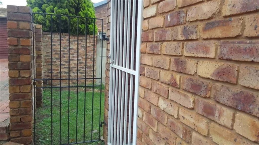 3 Bedroom Property for Sale in Birchleigh North Gauteng