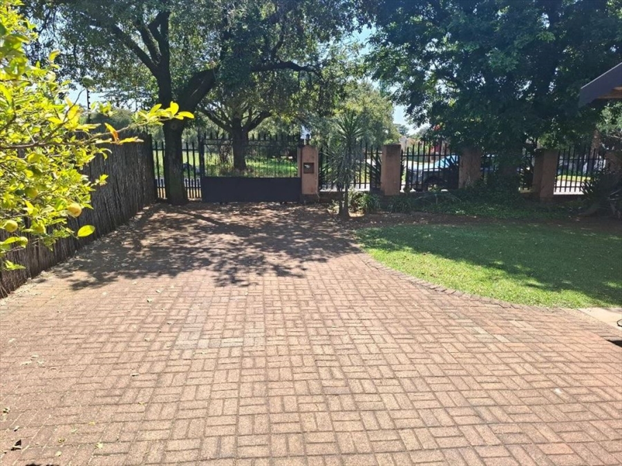 4 Bedroom Property for Sale in Edleen Gauteng