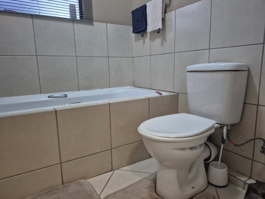 2 Bedroom Property for Sale in Crystal Park Gauteng