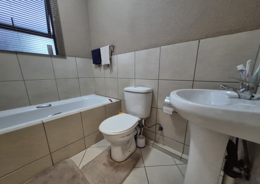 2 Bedroom Property for Sale in Crystal Park Gauteng