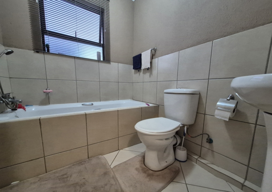 2 Bedroom Property for Sale in Crystal Park Gauteng