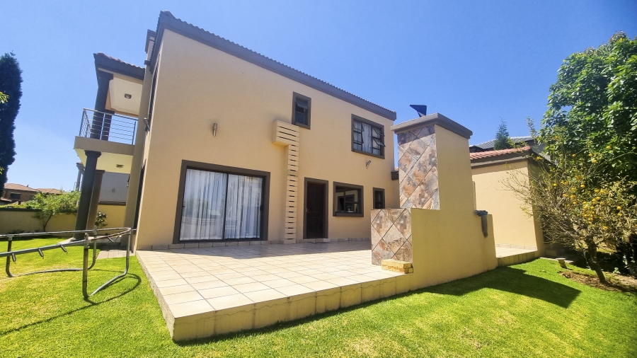 4 Bedroom Property for Sale in Crescent Wood Country Estate Gauteng