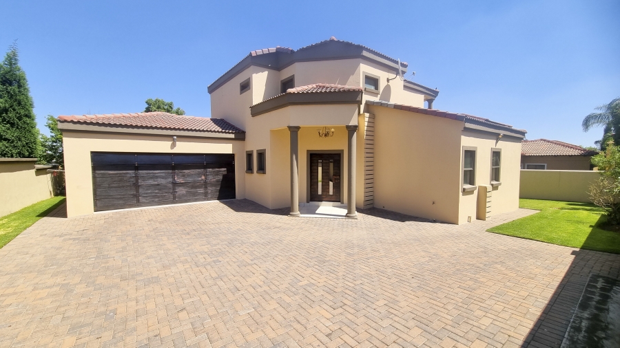 4 Bedroom Property for Sale in Crescent Wood Country Estate Gauteng