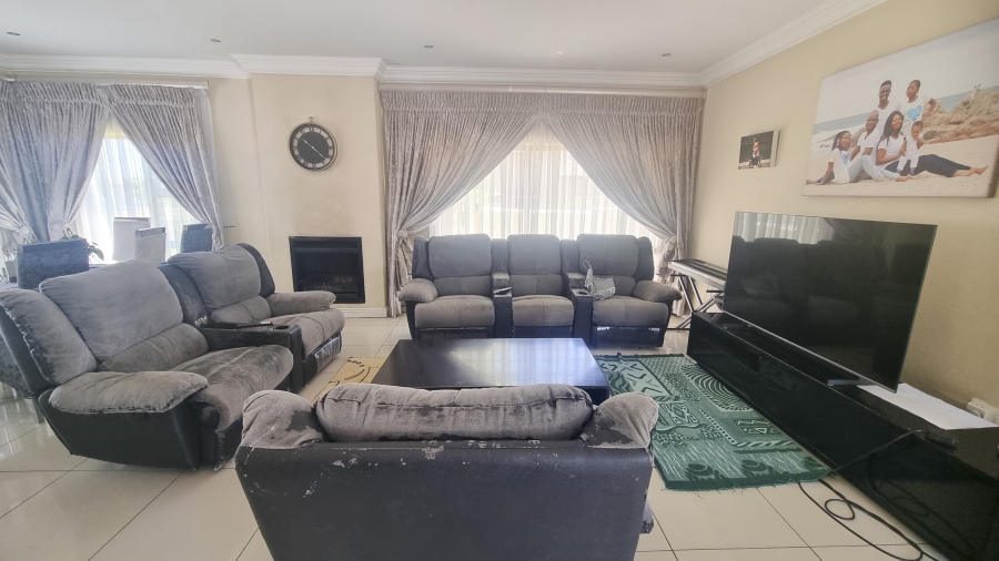 4 Bedroom Property for Sale in Crescent Wood Country Estate Gauteng