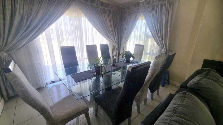 4 Bedroom Property for Sale in Crescent Wood Country Estate Gauteng