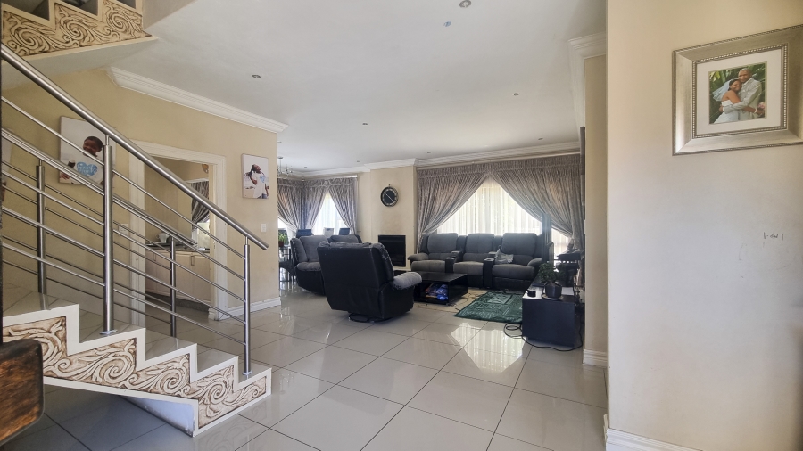 4 Bedroom Property for Sale in Crescent Wood Country Estate Gauteng