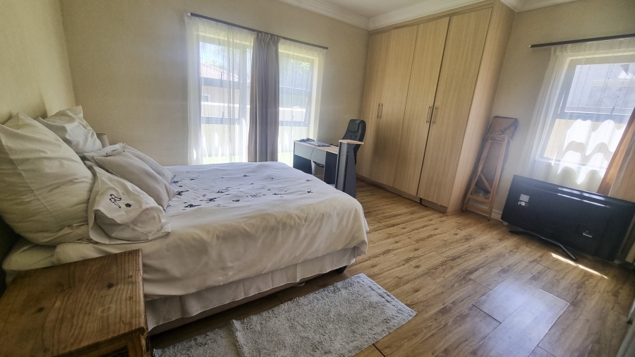 4 Bedroom Property for Sale in Crescent Wood Country Estate Gauteng