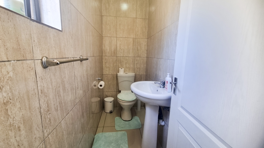 4 Bedroom Property for Sale in Crescent Wood Country Estate Gauteng