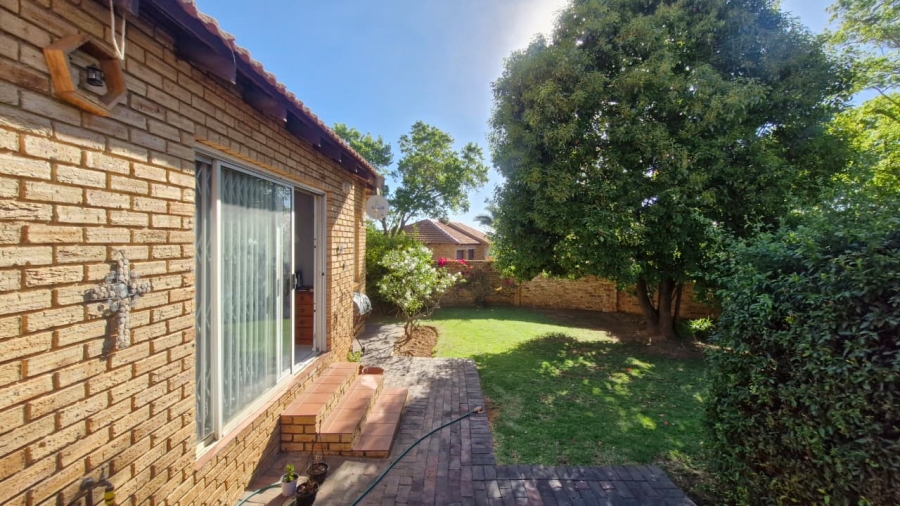 2 Bedroom Property for Sale in Radiokop Gauteng