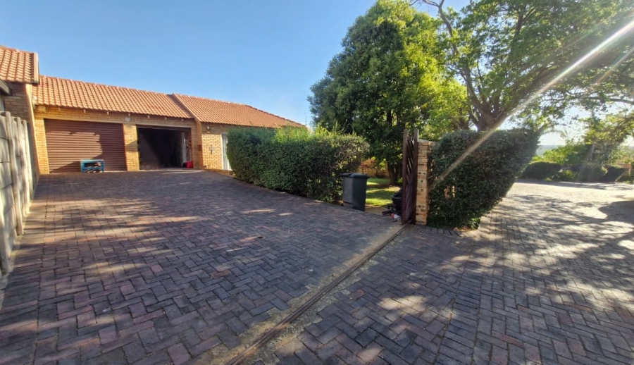 2 Bedroom Property for Sale in Radiokop Gauteng