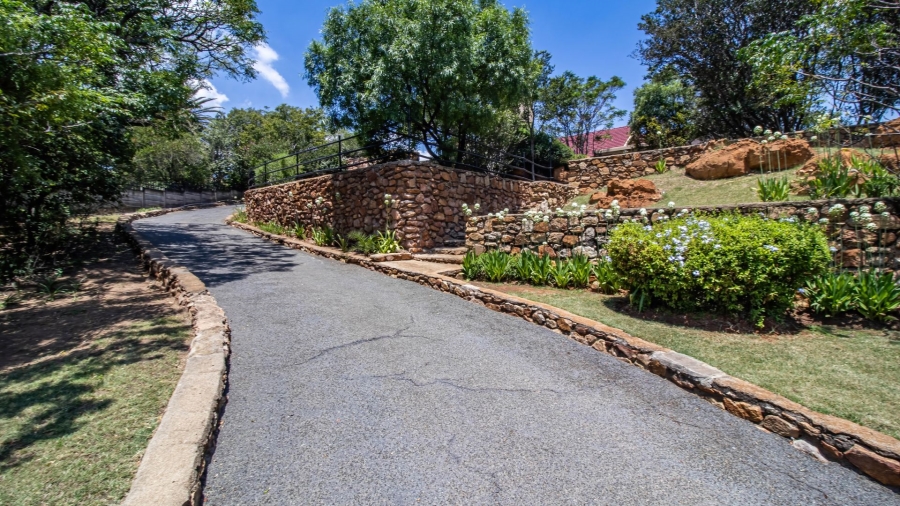 4 Bedroom Property for Sale in Linmeyer Gauteng