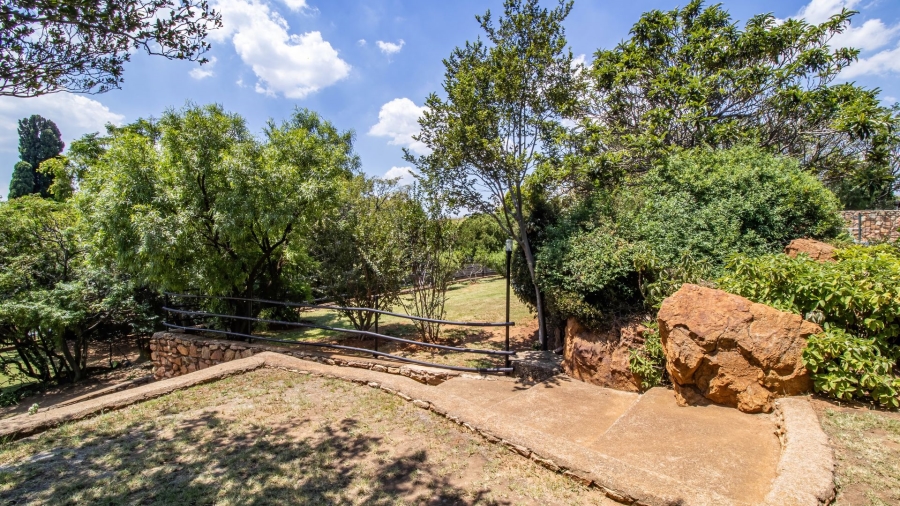 4 Bedroom Property for Sale in Linmeyer Gauteng