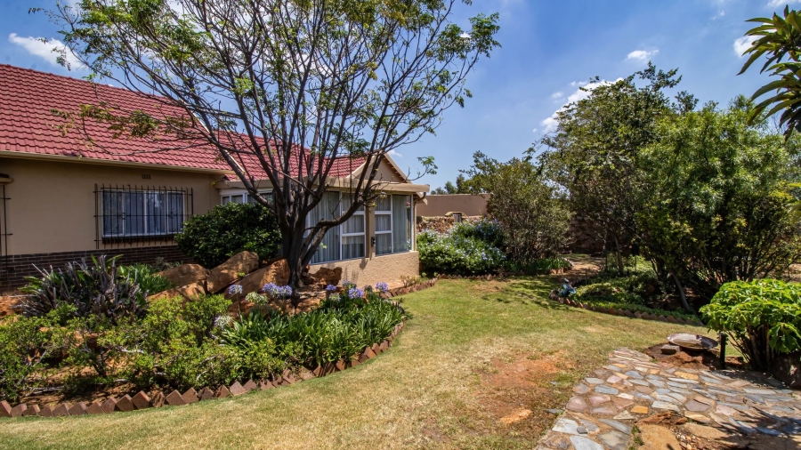 4 Bedroom Property for Sale in Linmeyer Gauteng