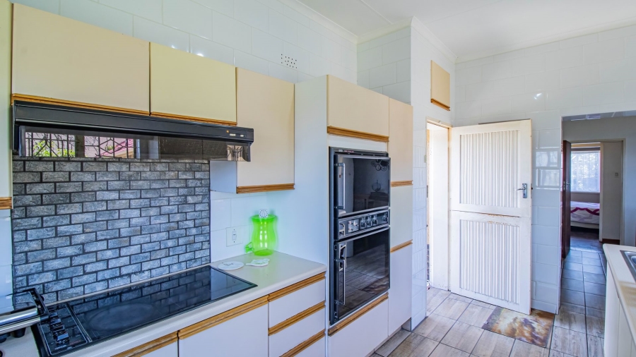 4 Bedroom Property for Sale in Linmeyer Gauteng