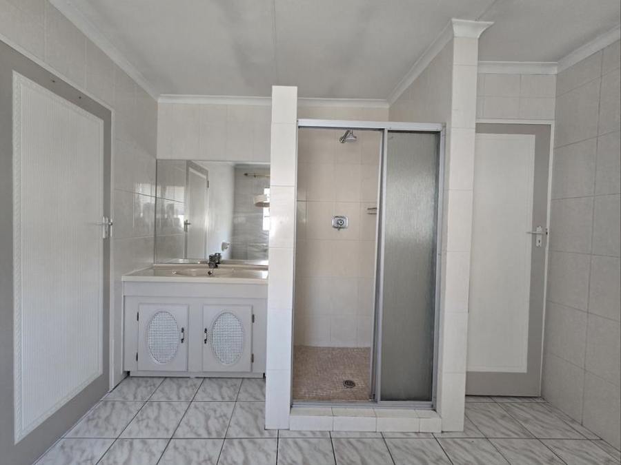 5 Bedroom Property for Sale in New Redruth Gauteng