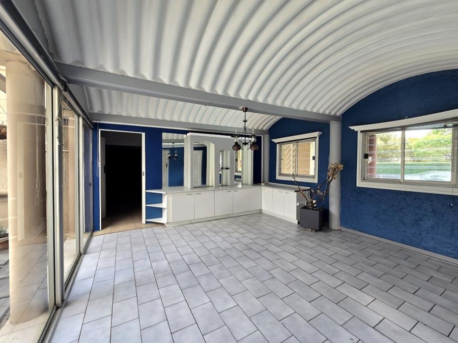 5 Bedroom Property for Sale in New Redruth Gauteng