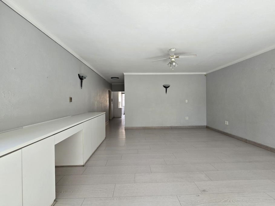 5 Bedroom Property for Sale in New Redruth Gauteng