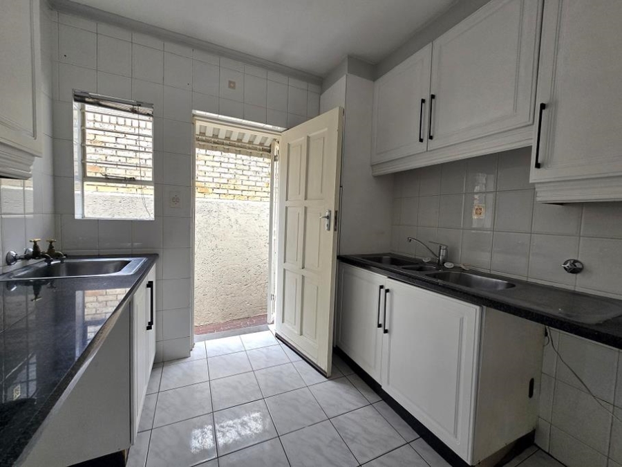 5 Bedroom Property for Sale in New Redruth Gauteng
