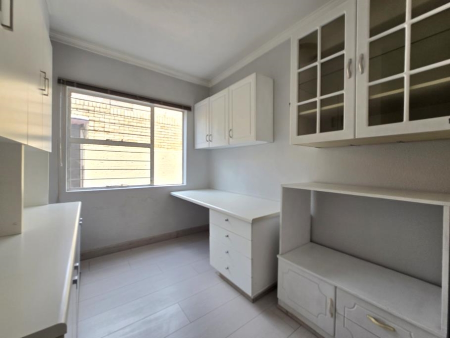 5 Bedroom Property for Sale in New Redruth Gauteng