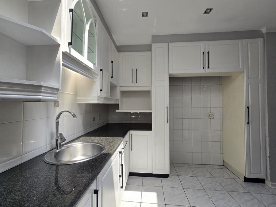 5 Bedroom Property for Sale in New Redruth Gauteng
