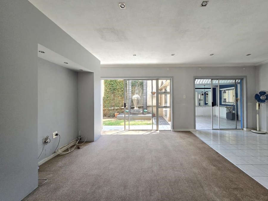 5 Bedroom Property for Sale in New Redruth Gauteng