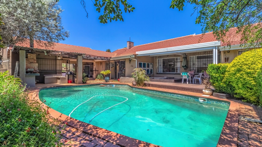 3 Bedroom Property for Sale in Hurlyvale Gauteng