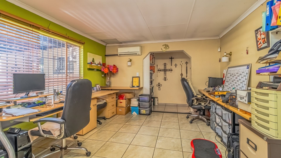 3 Bedroom Property for Sale in Hurlyvale Gauteng