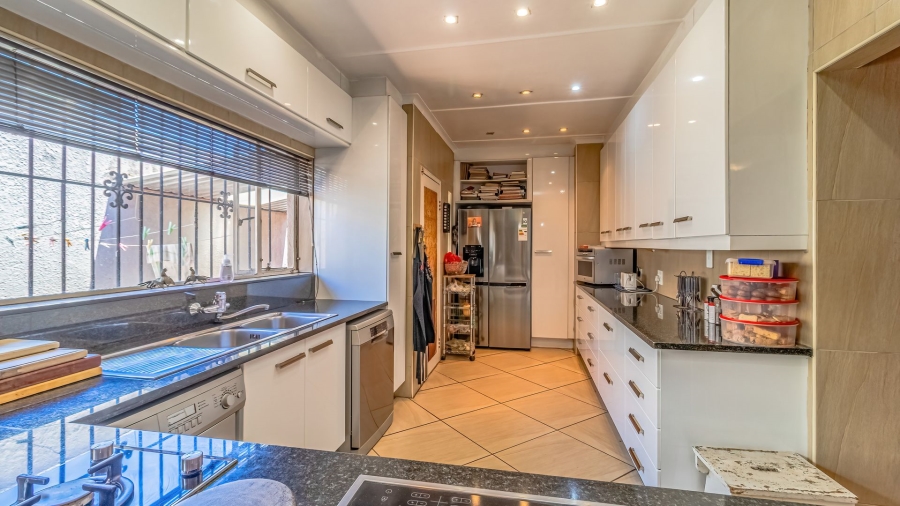 3 Bedroom Property for Sale in Hurlyvale Gauteng