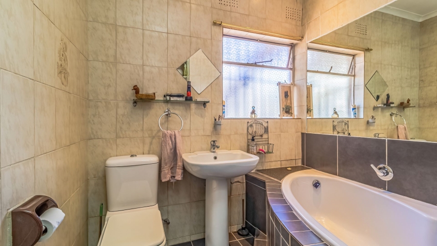 3 Bedroom Property for Sale in Hurlyvale Gauteng