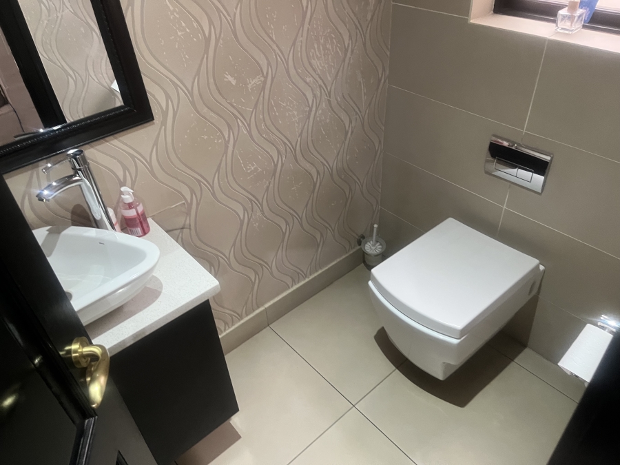 4 Bedroom Property for Sale in Glenvista Gauteng