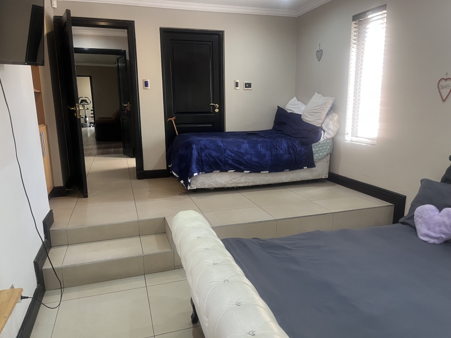 4 Bedroom Property for Sale in Glenvista Gauteng