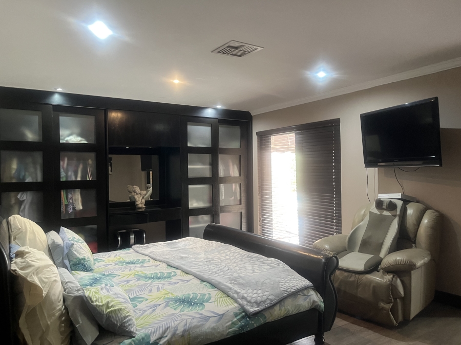 4 Bedroom Property for Sale in Glenvista Gauteng
