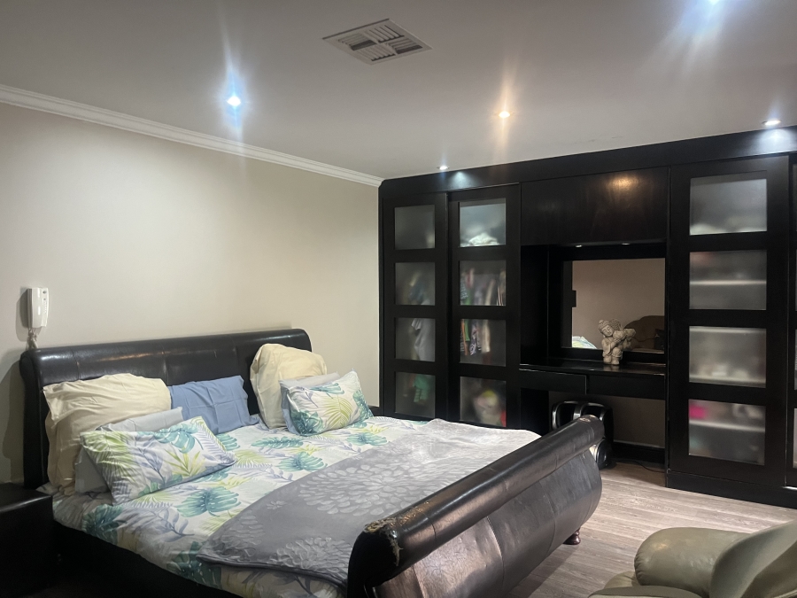 4 Bedroom Property for Sale in Glenvista Gauteng
