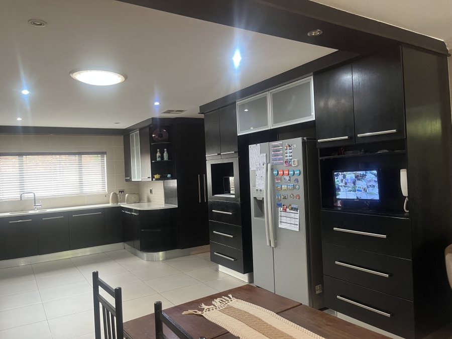 4 Bedroom Property for Sale in Glenvista Gauteng