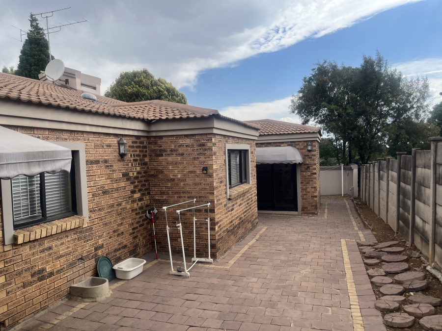 4 Bedroom Property for Sale in Glenvista Gauteng