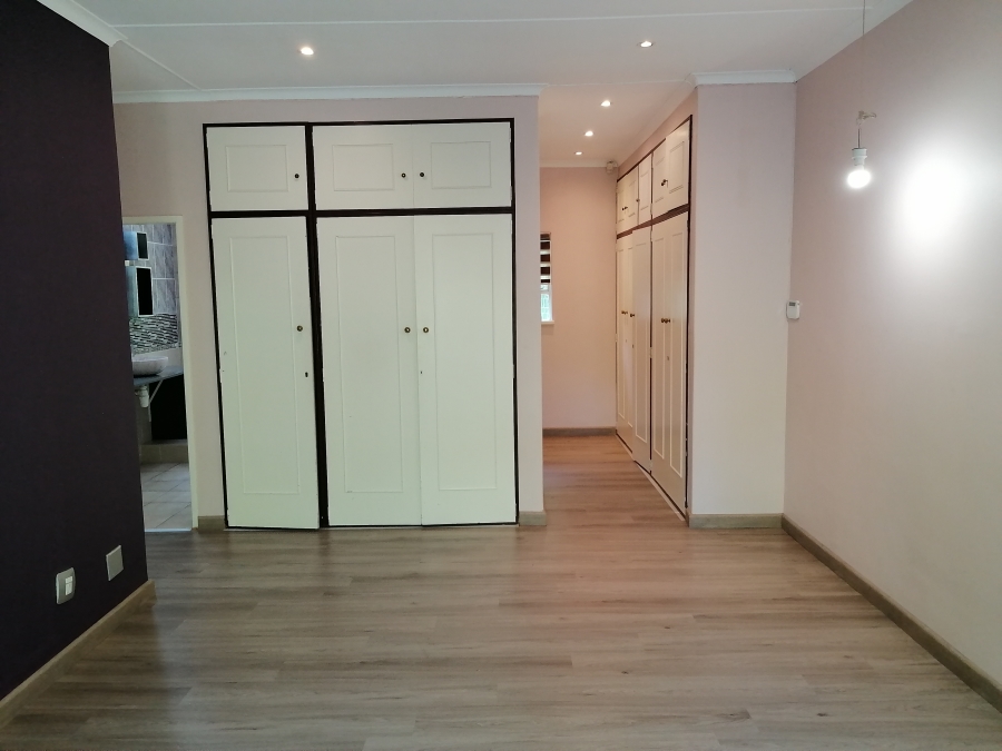 5 Bedroom Property for Sale in Lyndhurst Gauteng