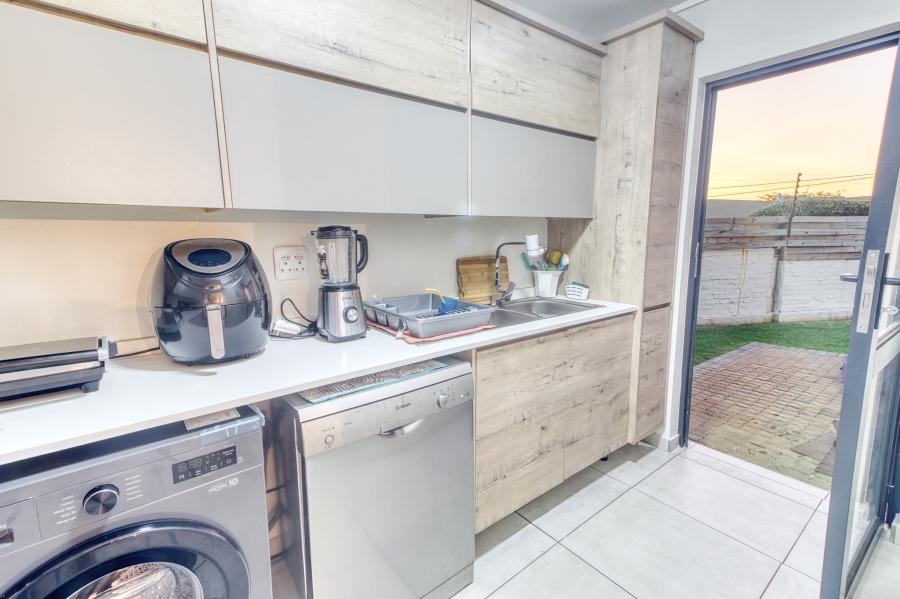 To Let 4 Bedroom Property for Rent in North Riding AH Gauteng