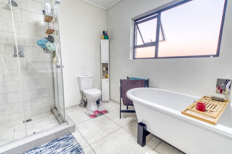 To Let 4 Bedroom Property for Rent in North Riding AH Gauteng