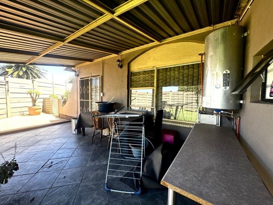3 Bedroom Property for Sale in Verwoerdpark Gauteng