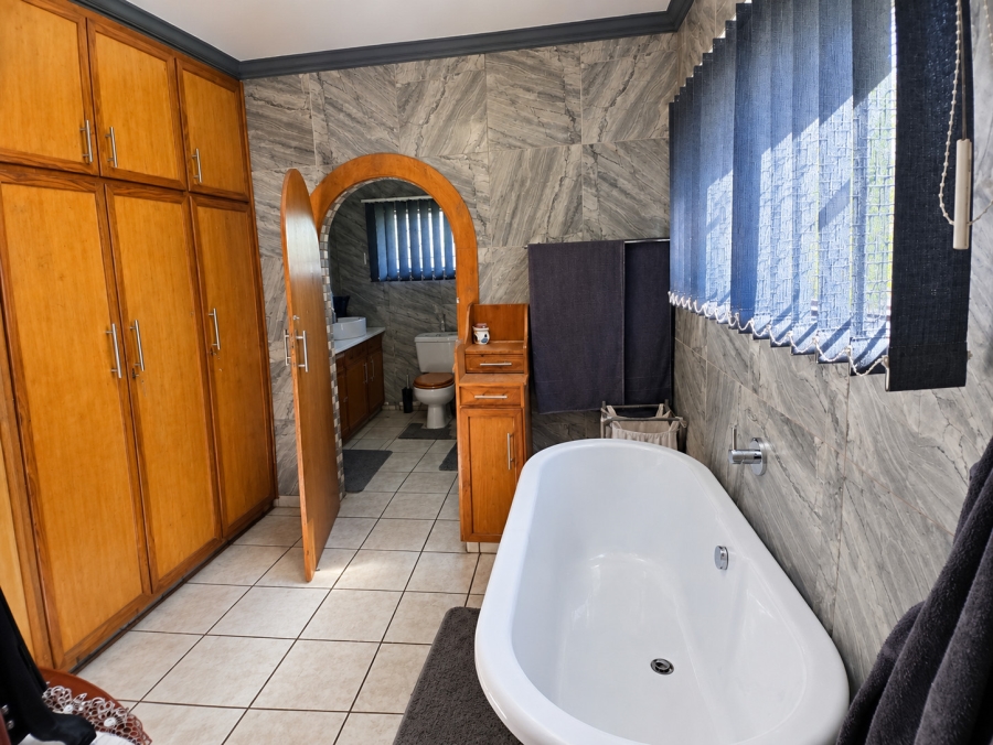 4 Bedroom Property for Sale in Three Rivers East Gauteng