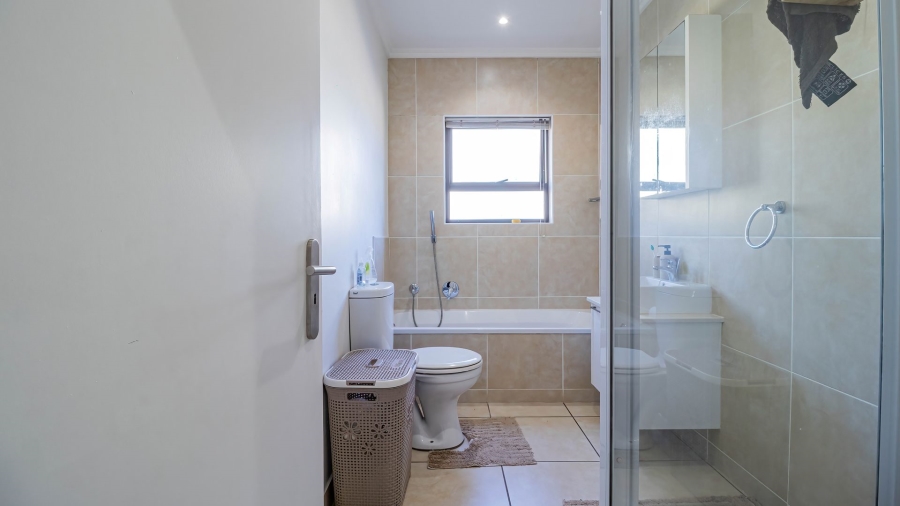 1 Bedroom Property for Sale in Lonehill Gauteng