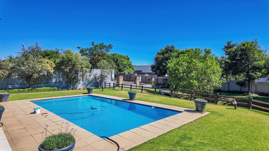1 Bedroom Property for Sale in Lonehill Gauteng